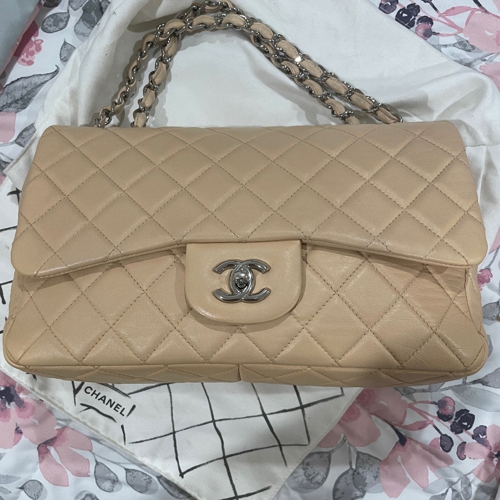Chanel Classic Jumbo bag